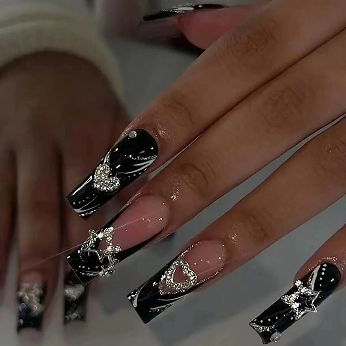 

24PCS/1BOX Black French Wearing Sweet and Cool Nail Patch Glitter Love Stars in Europe and America Dark Department Fake Nail