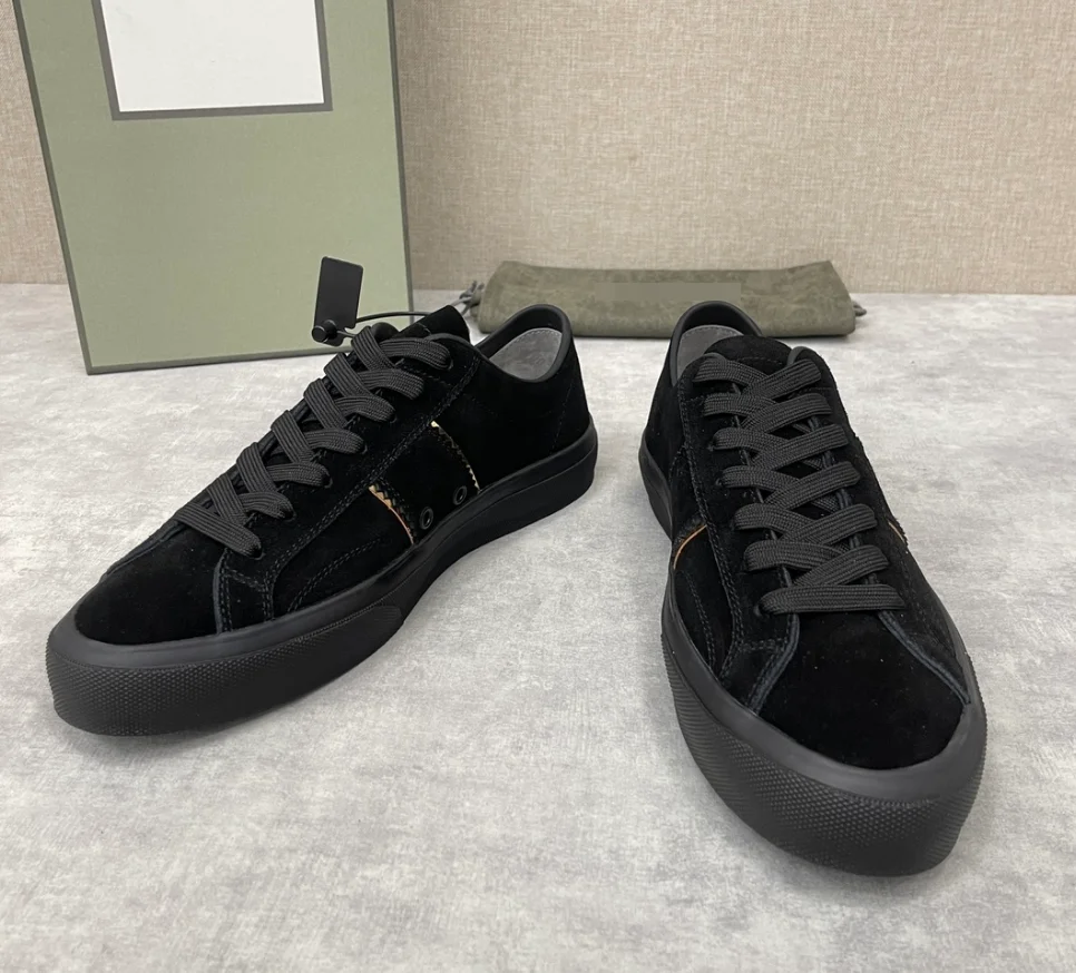 

2024 DIKU JING Men's new printed suede low top sports shoes are made of suede calf leather splicing, comfortable and versatile