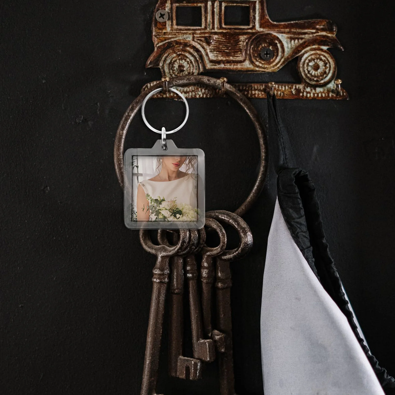 

20Pcs Durable Acrylic Key Chain Picture Frame Mini Photo Holder Ideal for Backpacks and Lovers Gifts Photo Frame Key Chains