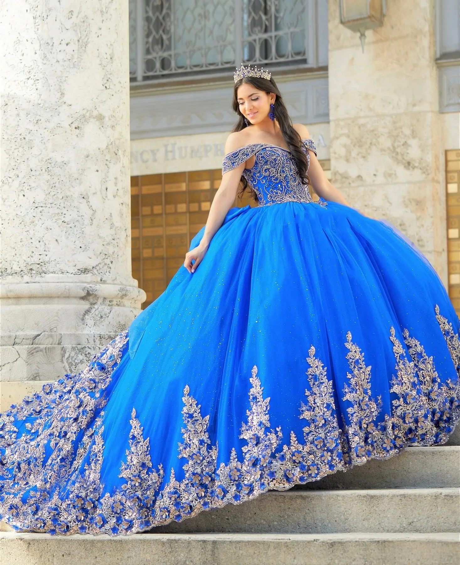 فساتين Quinceanera باللون الأزرق الملكي ثوب حفلة مكشوف الكتفين من التل مزين بالخرز المكسيكي الحلو 16 فساتين 15 Anos