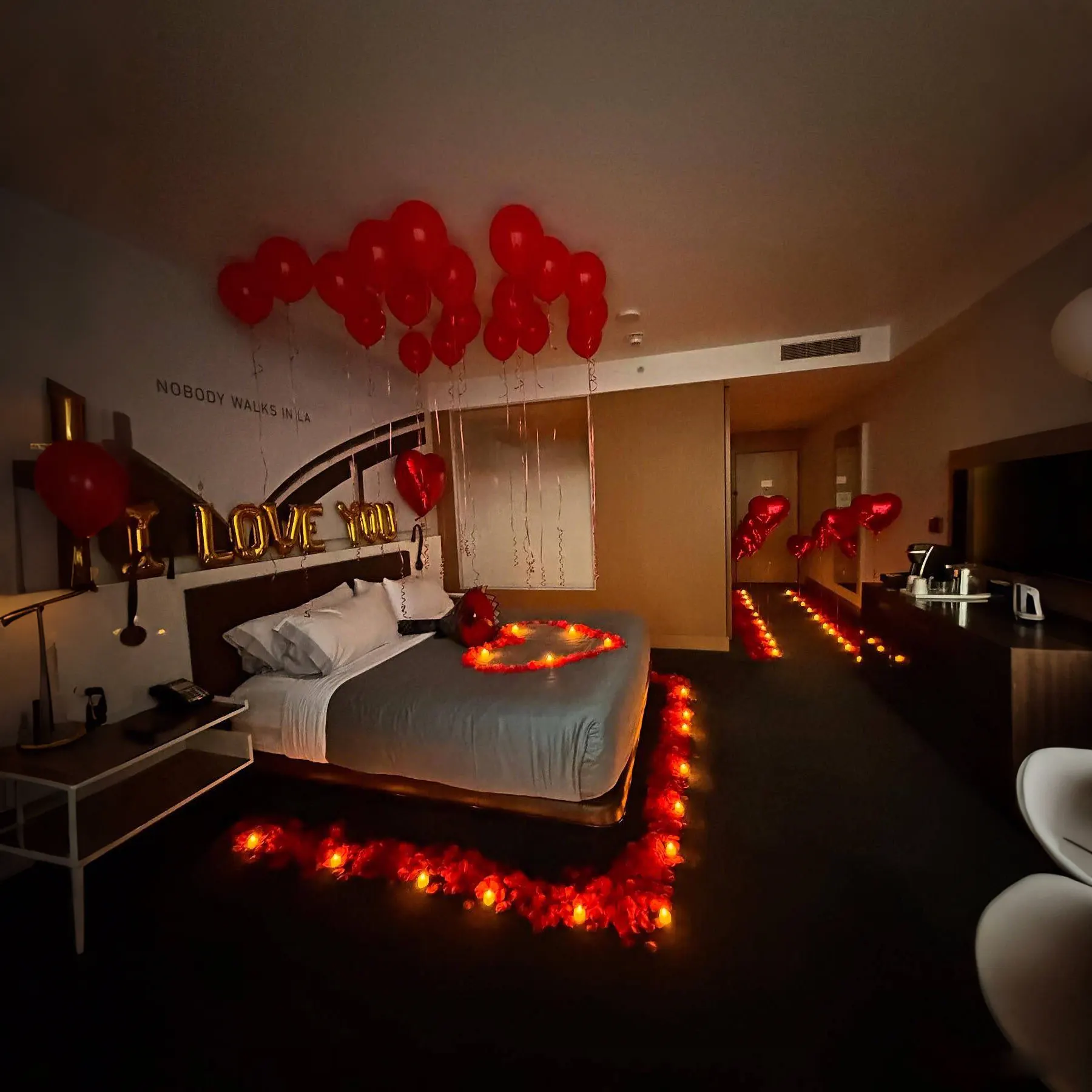 Goldenes „Ich Liebe Dich“-Ballon-Set mit Simulierten Blütenblättern, 32 Zoll Herzförmiger Ballon für Hochzeitsantrag, Geburtstagsdekoration – Detail 6