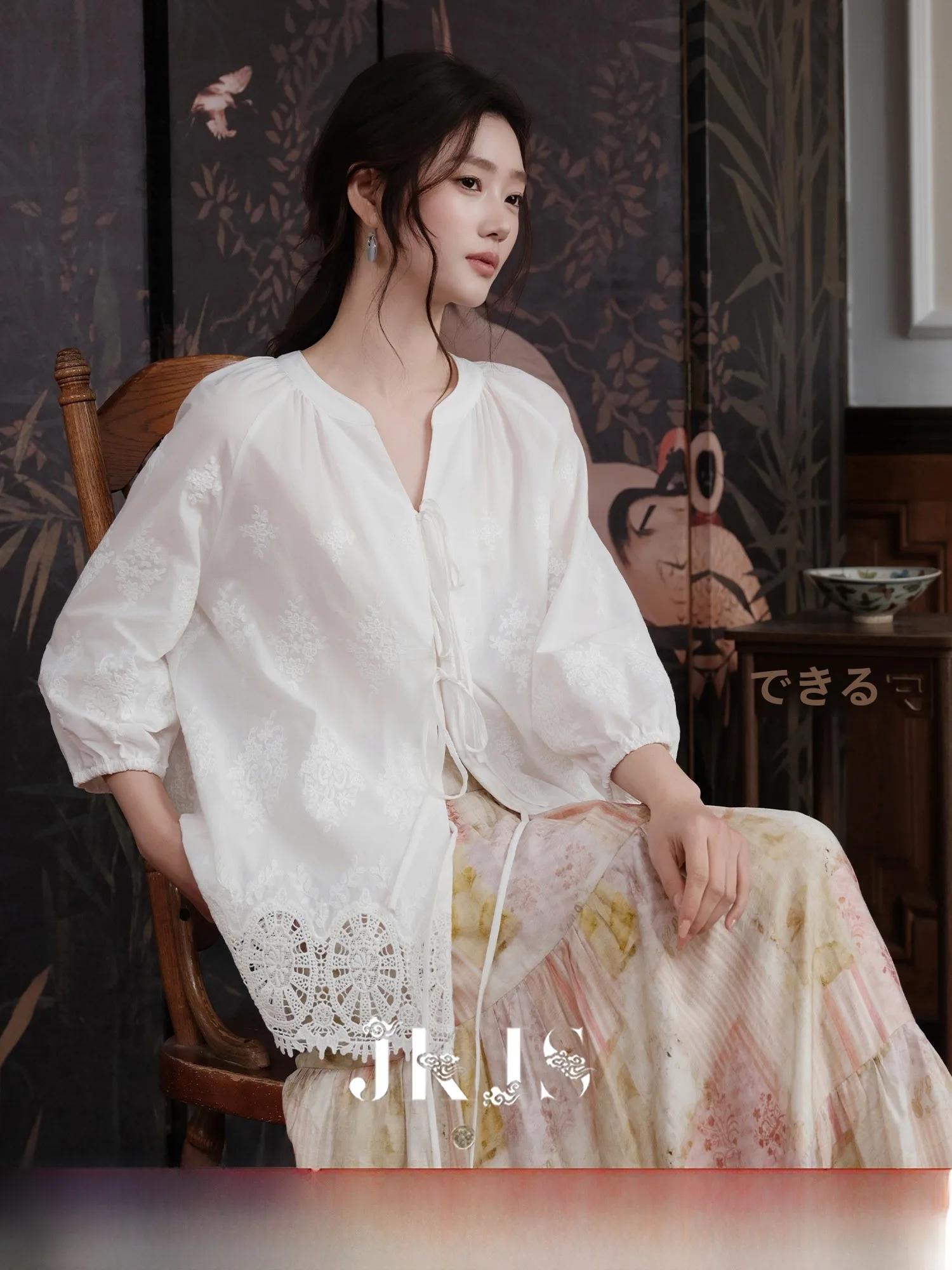 

Новая женская блузка в китайском стиле из чистого хлопка с вышивкой, рукавами-фонариками, кружевными вставками и V-образным вырезом, рукав 3/4