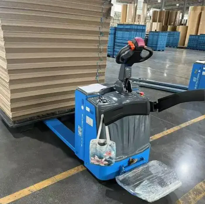 Affidabile transpallet elettrico da 3500 libbre con pneumatici in poliuretano, maniglia multifunzione per magazzino e uso logistico