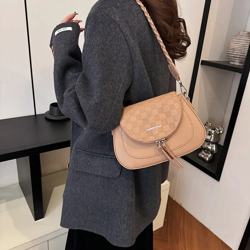 

New Luxury Brand Women's Fashionable Checkered Shoulder Bag - Trendy Chain - Strap Saddle Bag, Casual & Stylish