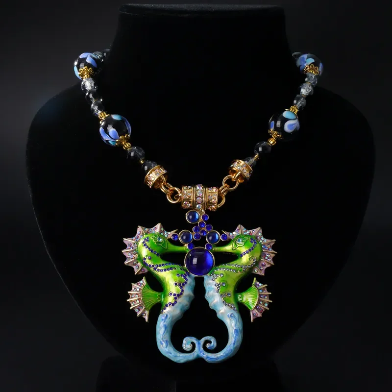 Medieval vintage double seahorse shape magnetic pendant light luxury high niche design handmade enamel necklace