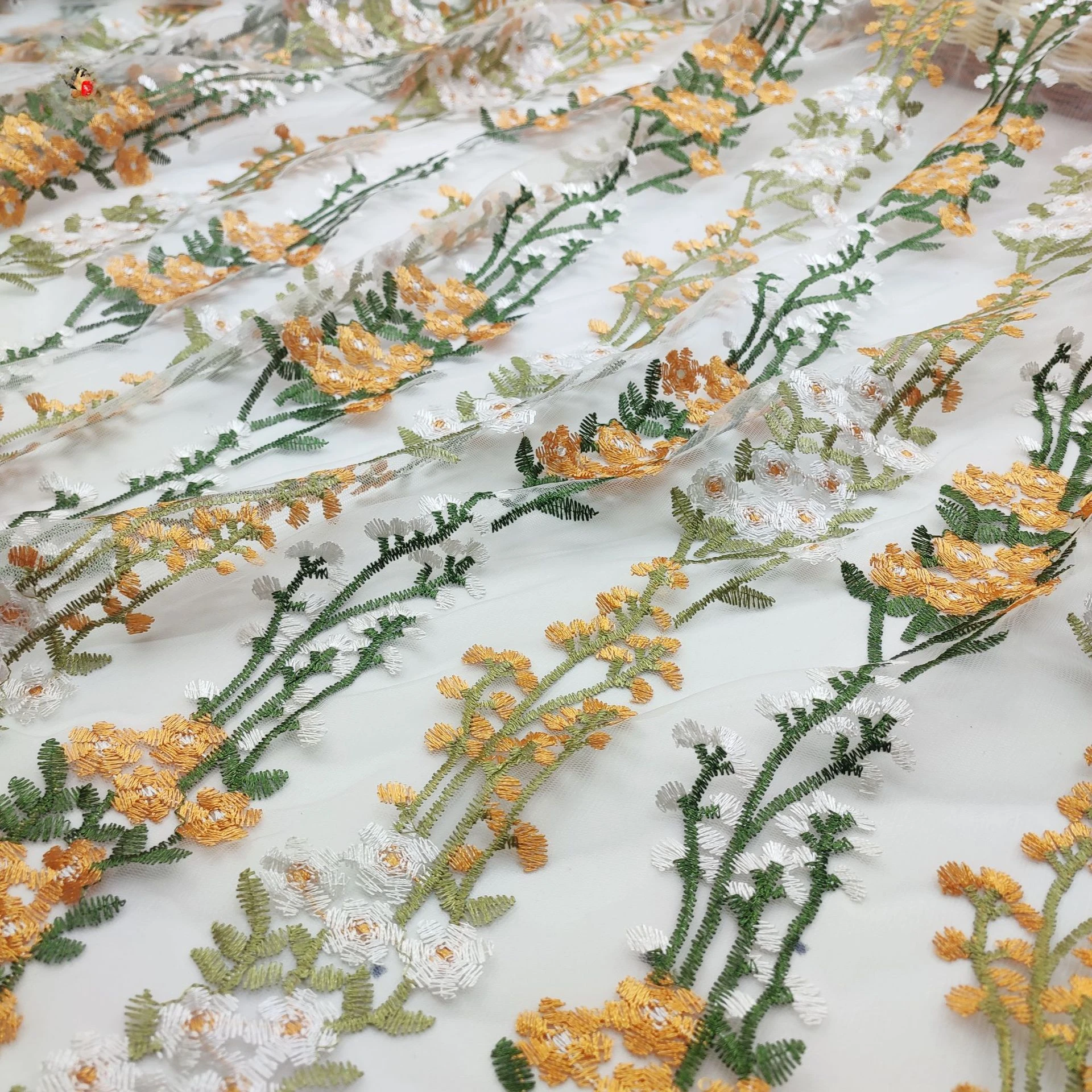 

Сетчатая многоцветная ткань для вышивания Греческий виноград Многоцветный полиэстер Легкая вышивка Цельное платье Сетчатая ткань для вышивания