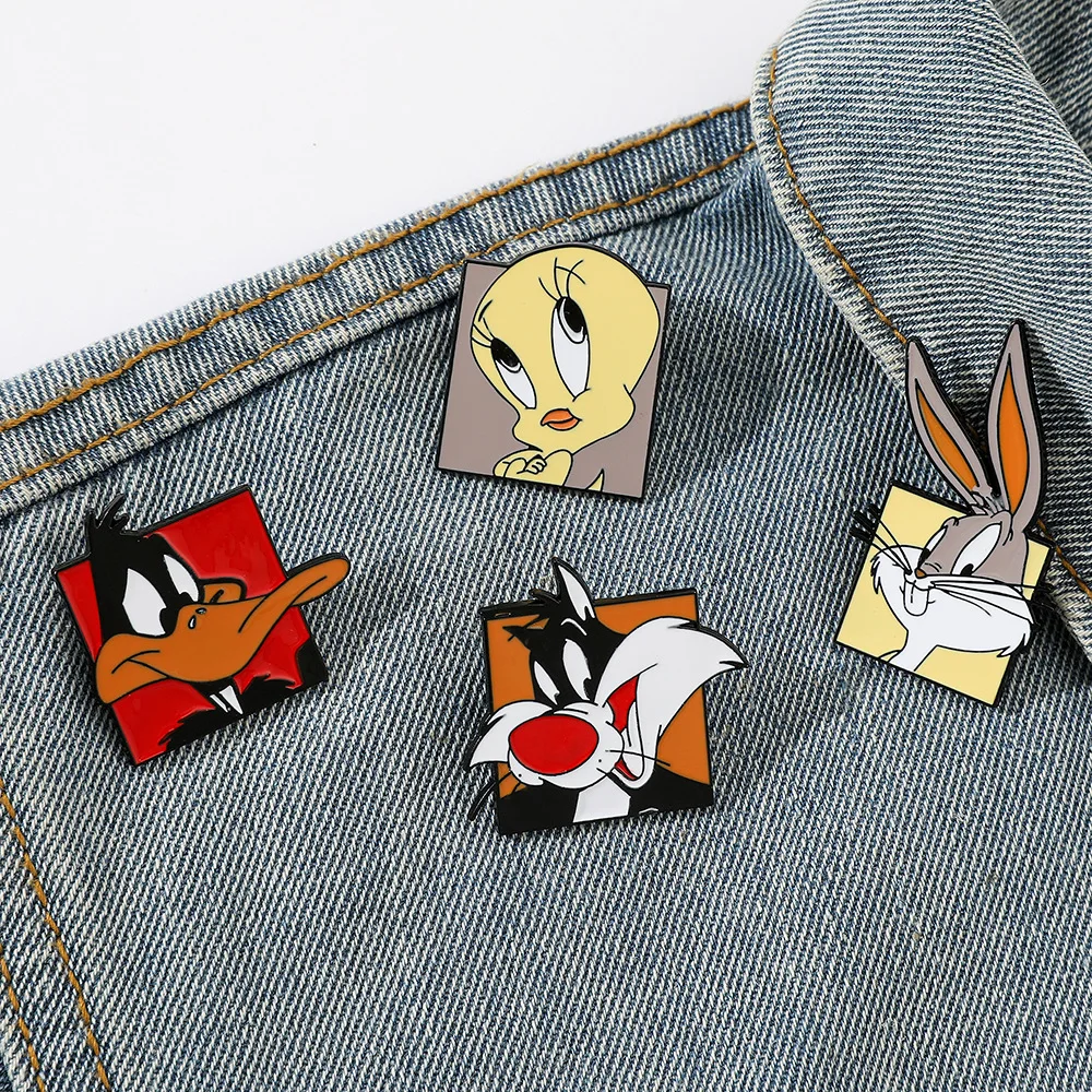 Disney Bugs Daffy Sylvester Tweety Anime Figure Metal Brooch Decoration Badge Clothing Pin Accessory Cartoon Toy Kids Gifts