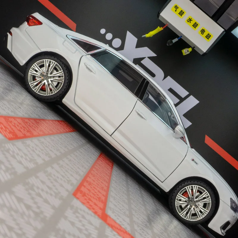 1:18 modelo de carro de liga Audi A6L, portas e porta-malas do capô do motor pode ser aberto carro de brinquedo infantil com funções de som e iluminação
