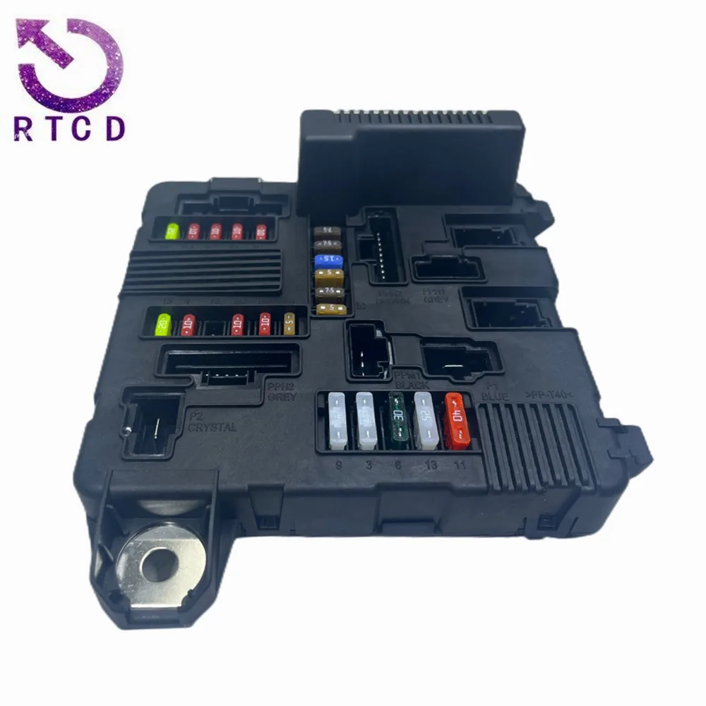 Automobile High-Quality Fuse Box 8200306033 8200306033B 8200306032C FOR RENAULT MEGANA Landscape