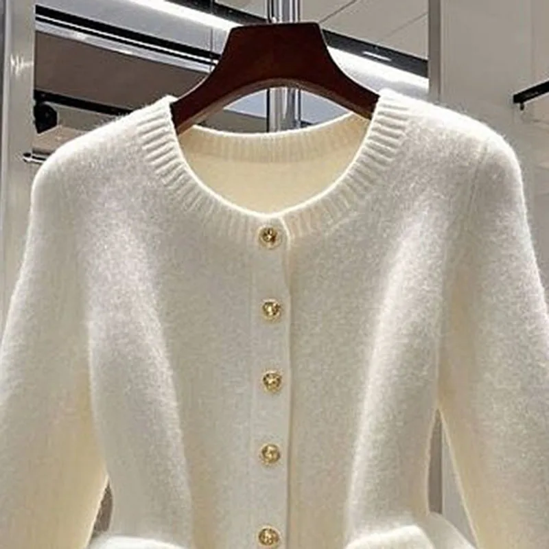 Korean O Neck Knit Women's Sweater Cardigan Autumn Fashion Outwears Knitwear Jackets Female Beige Soft Knitted Cardigan Tops