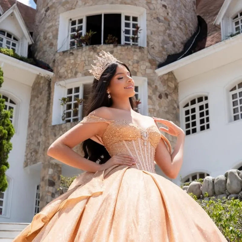 

Золотое платье Quinceanera цвета шампанского с открытыми плечами и кристаллами с длинным хвостом и бантом, платья de 15, Quinceanera ﻿ Настроить