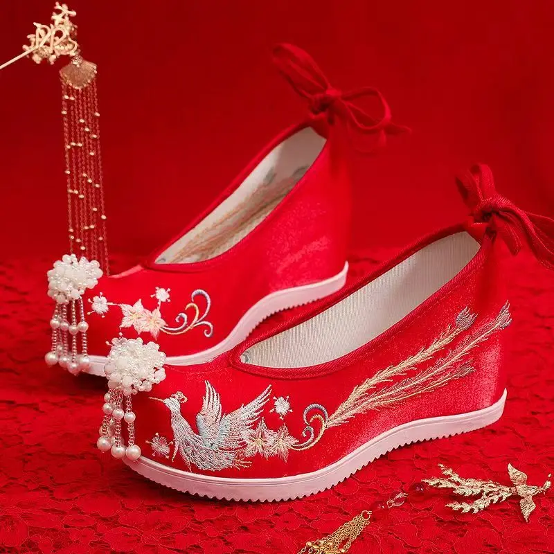 

Women Red Embroidered Wedding Shoes Autumn Winter New Increased Internal String Bead Tassel Plush Keep Warm Hanfu Cotton Shoes