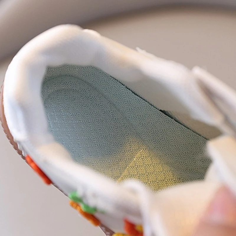 Children's Embroider Fashion Casual Sports Shoes 2026 Autumn New Girls' Comfortable Versatile Non Slip Lace Up Sneakers