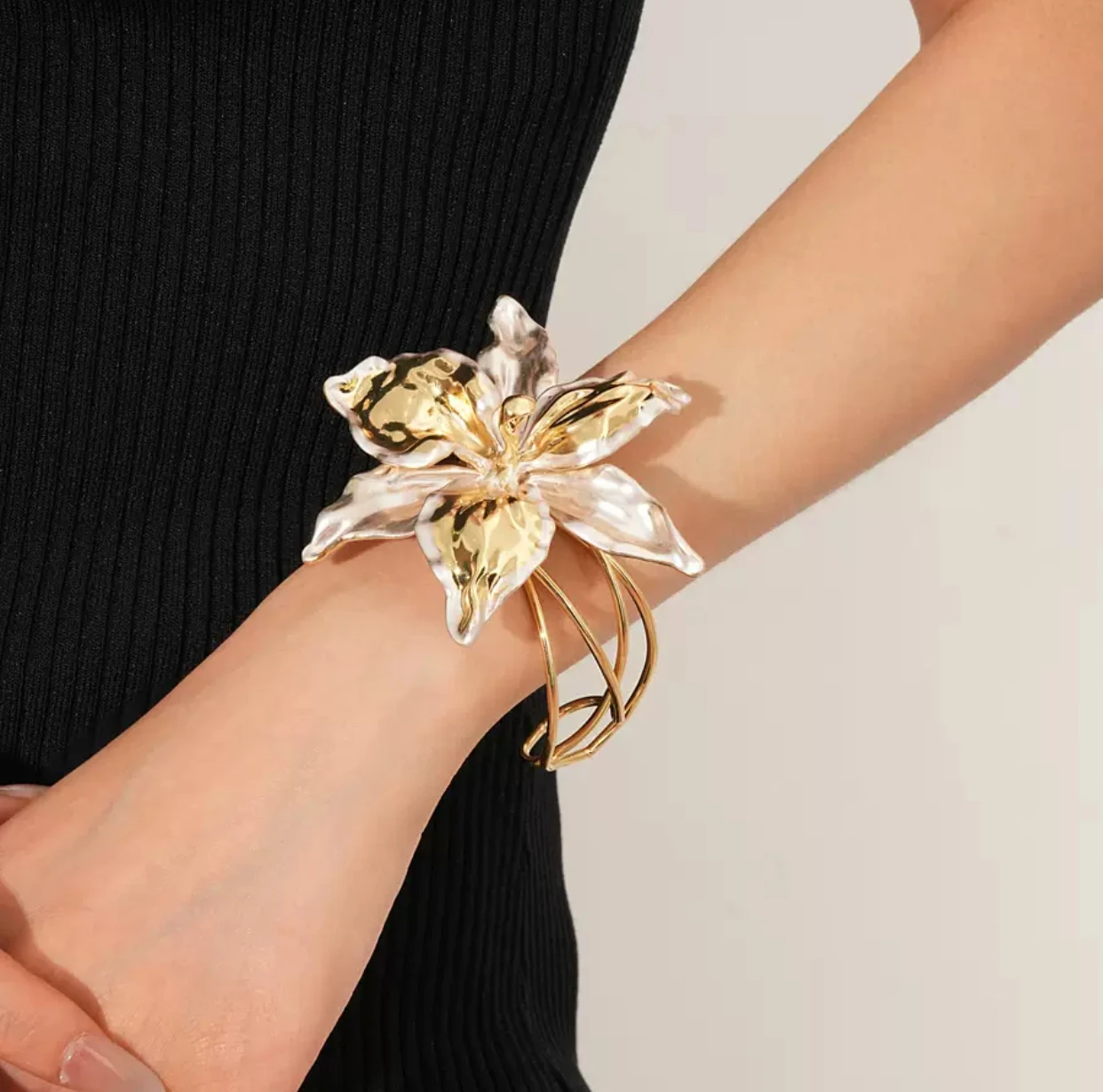 Floral-Lipped Bracelet, European and American Style, Exaggerated and Versatile, Luxurious and High-End, Women's Accessory