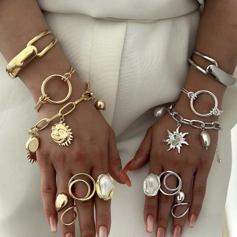 

Light Luxury Fashion Bracelet Versatile for Commuting with Simple Design Niche Style Rings for Women 2025 New Jewelry Bangles KR