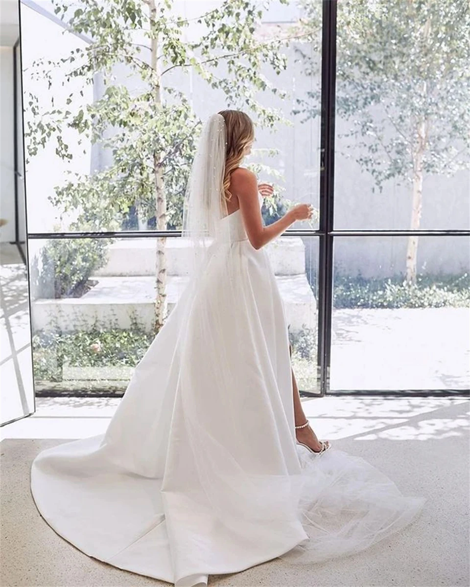 Sexy V-neck  Court Train High Slit Floor Length Sleeveles Wedding Dress 2026  Satin Simple A-line  Bridal Gowns Vestido De Noiva