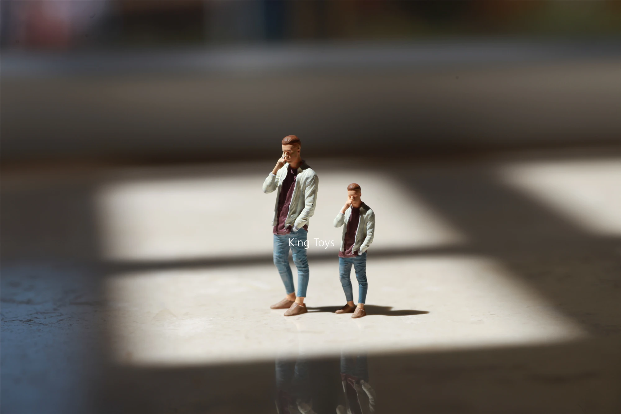 Król zabawki 1/64 1/87 1/43 figurki Model z żywicy Jeans koszula na telefon dioramy kolekcja miniatur