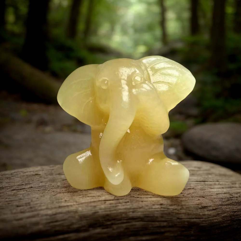 A honey-yellow calcite elephant—measuring approximately 5 cm—makes for both an exquisite home decoration and an ideal gift