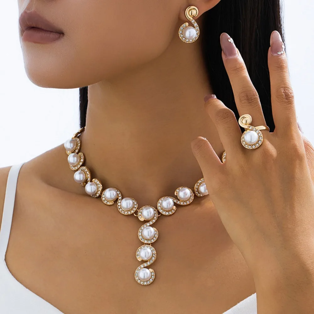 

Ожерелье с искусственным жемчугом, серьги, комплект колец для женщин, модные ювелирные аксессуары, горячая распродажа, подарок на вечеринку, 2025, новый стиль