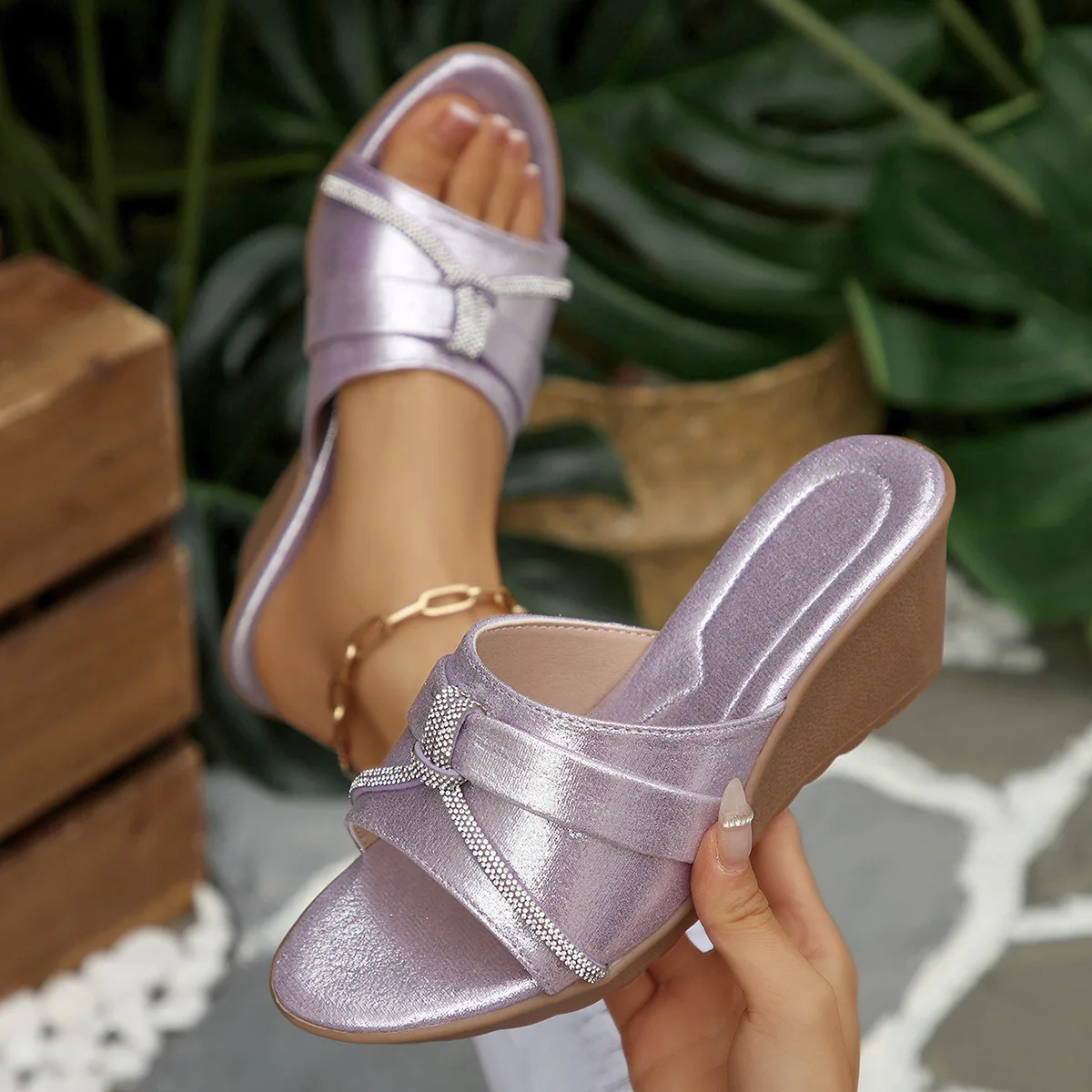 2026 Women's New Slope Heel Slippers for Women's Summer Thick Bottom Fish Mouth One line Drag Fashion Water Diamond Sandals