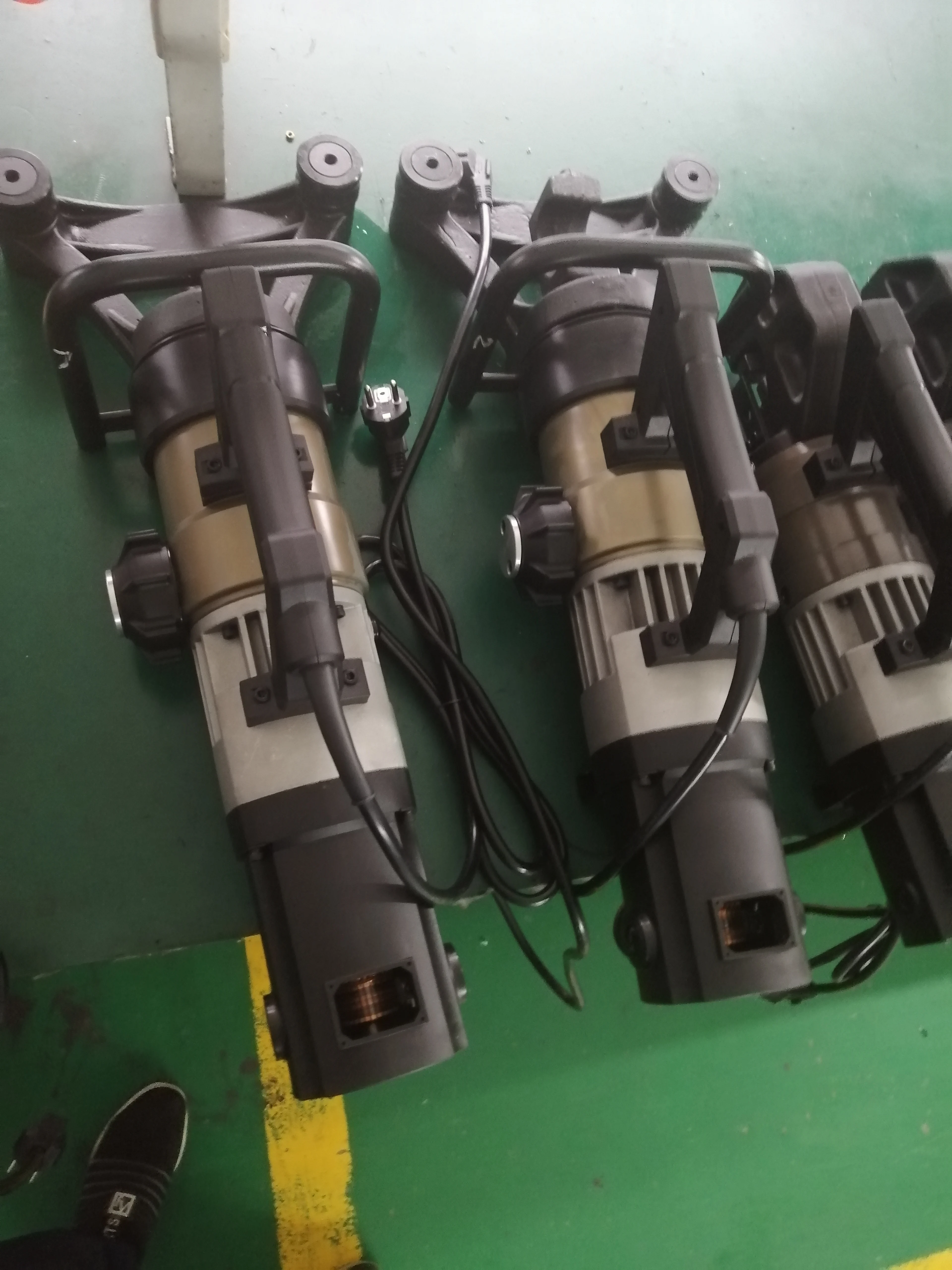 ماكينة ثني القضبان المحمولة NRB-32SE متعددة الوظائف، مكواة فرد ثني حديد التسليح الكهربائية الهيدروليكية