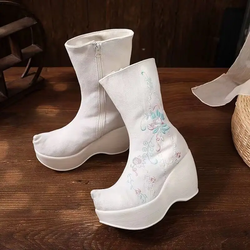 Chinese Hanfu Embroidered Boots Shoes Women Winter Vintage Hanfu High Heighten White Bow Soap Boots Shoes For Women Plus Size