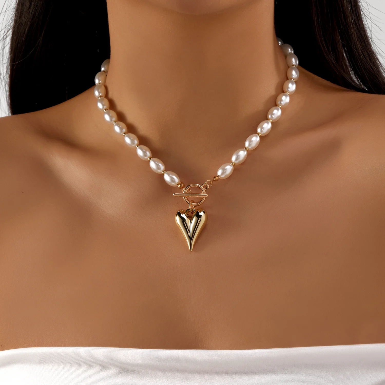 Elegante Halskette mit Herzanhänger aus Imitationsperlen für Frauen, bunte Reisperlen, Schlüsselbein-Choker, Hochzeitsschmuck.
