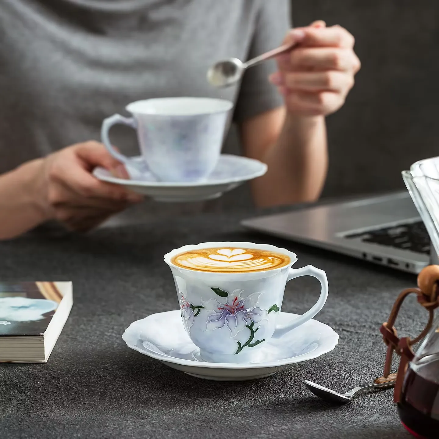 

2025 New Style Exquisite High-Quality Ceramic Cup and Saucer Set for Home, Perfect for Afternoon Tea