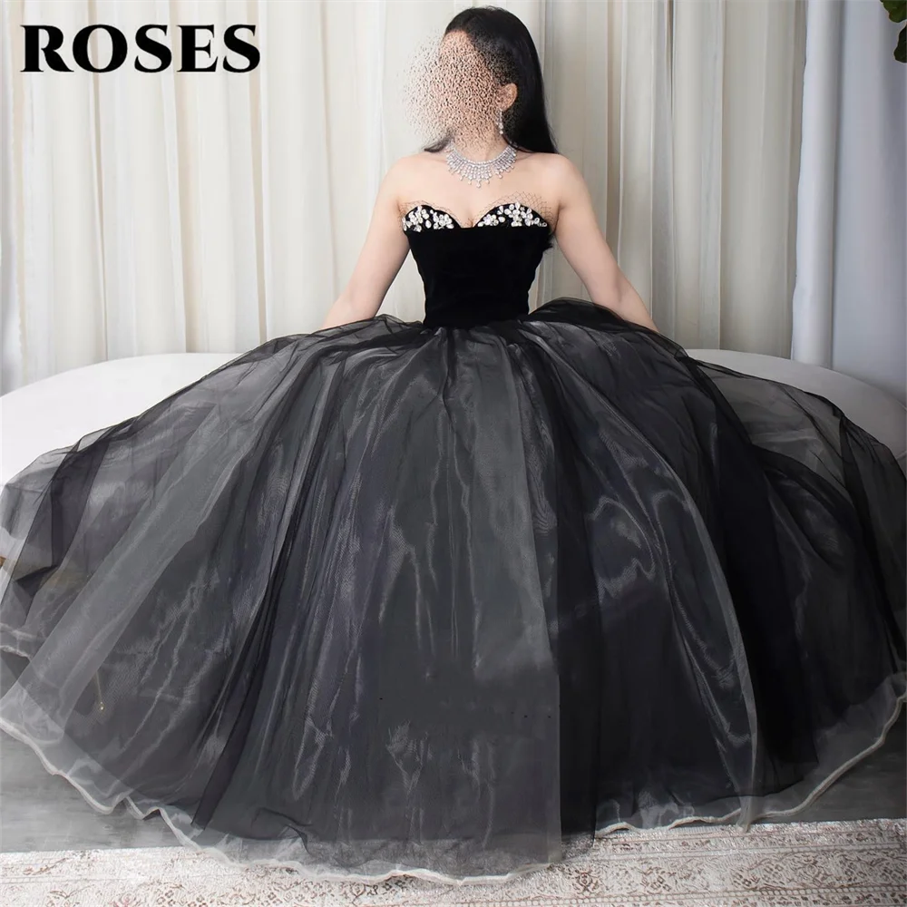 กุหลาบสีดําเก๋ชุดราตรีที่รักแขนกุดA-Lineพรหมชุดประดับเสื้อท่อนบนและกระโปรงT Ulleเกือบกําหนดเอง