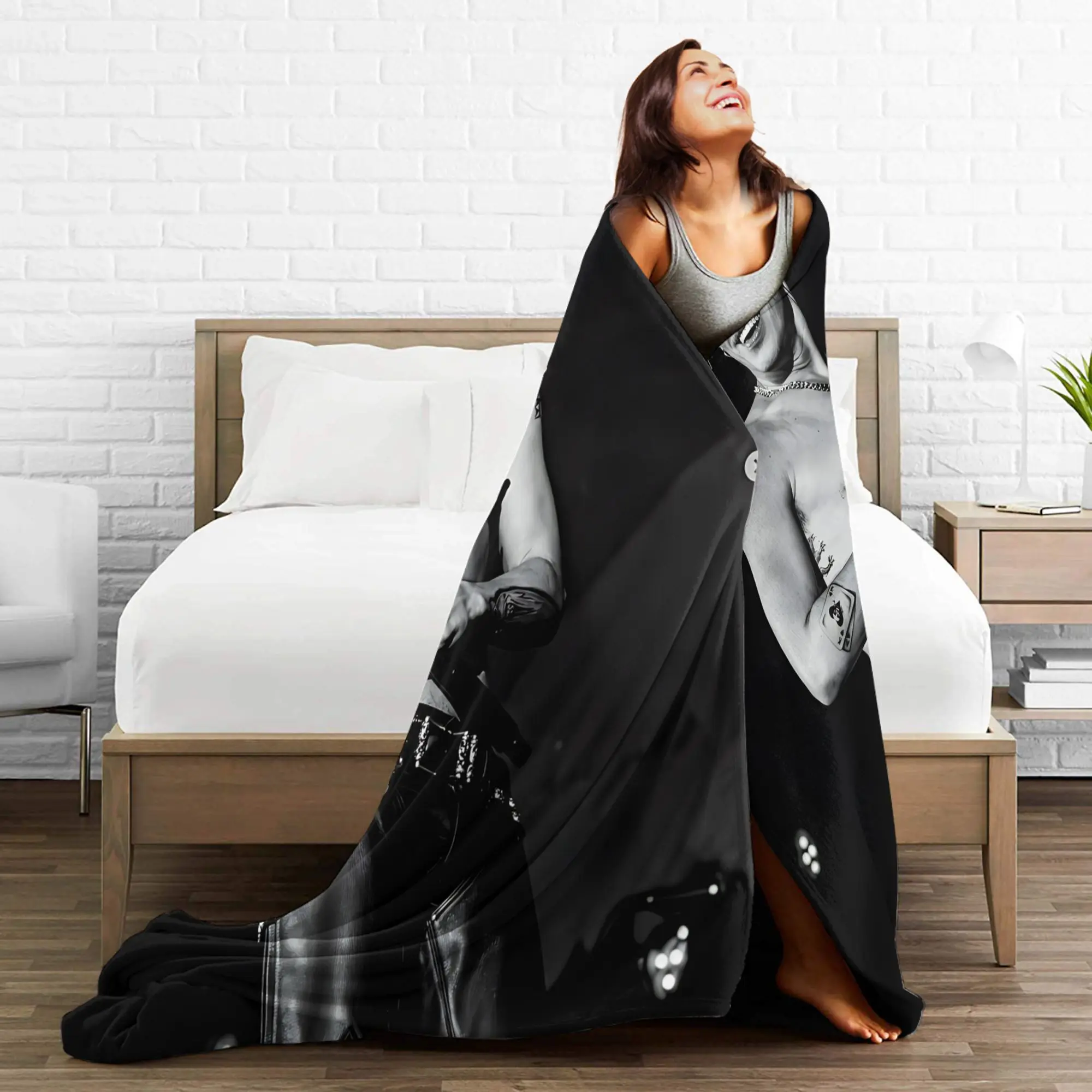 1pc Yungblud Black White Concert Flannel Blanket, All Season Soft Fleece Blanket for Bedroom, Living Room, Camping, Rock Fan Gif