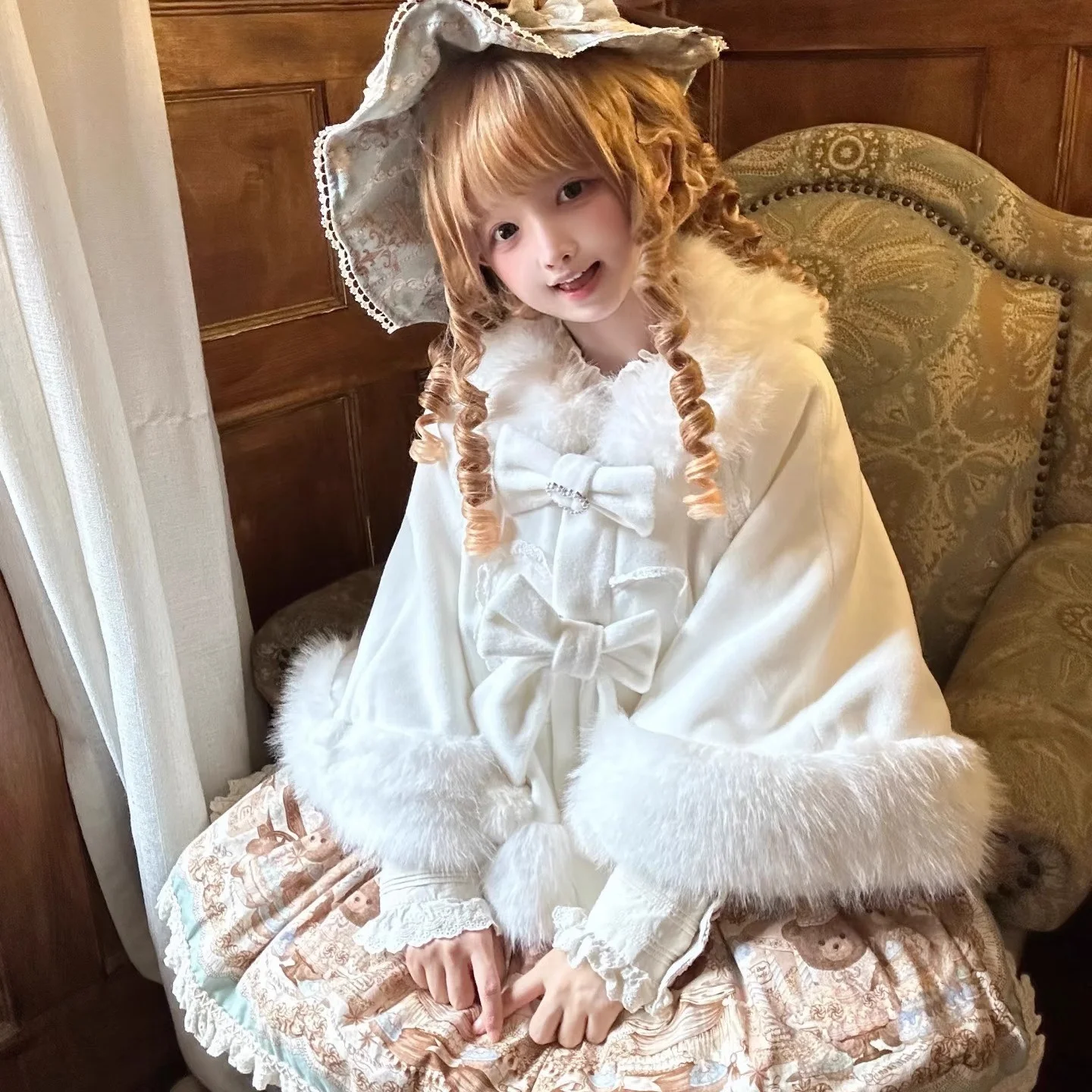 

Милое теплое пальто в стиле Лолита с накидкой на плечи для женщин, утепленная зимняя верхняя одежда без пуговиц и капюшона