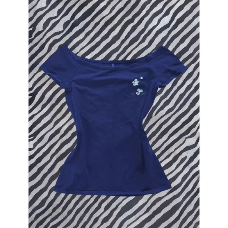 

Simple Korea Office Lady Y2K Goth T-shirt Print Skew Collar Off Shoulder Half Sleeve Fairycore Top Minority Unique Mujer