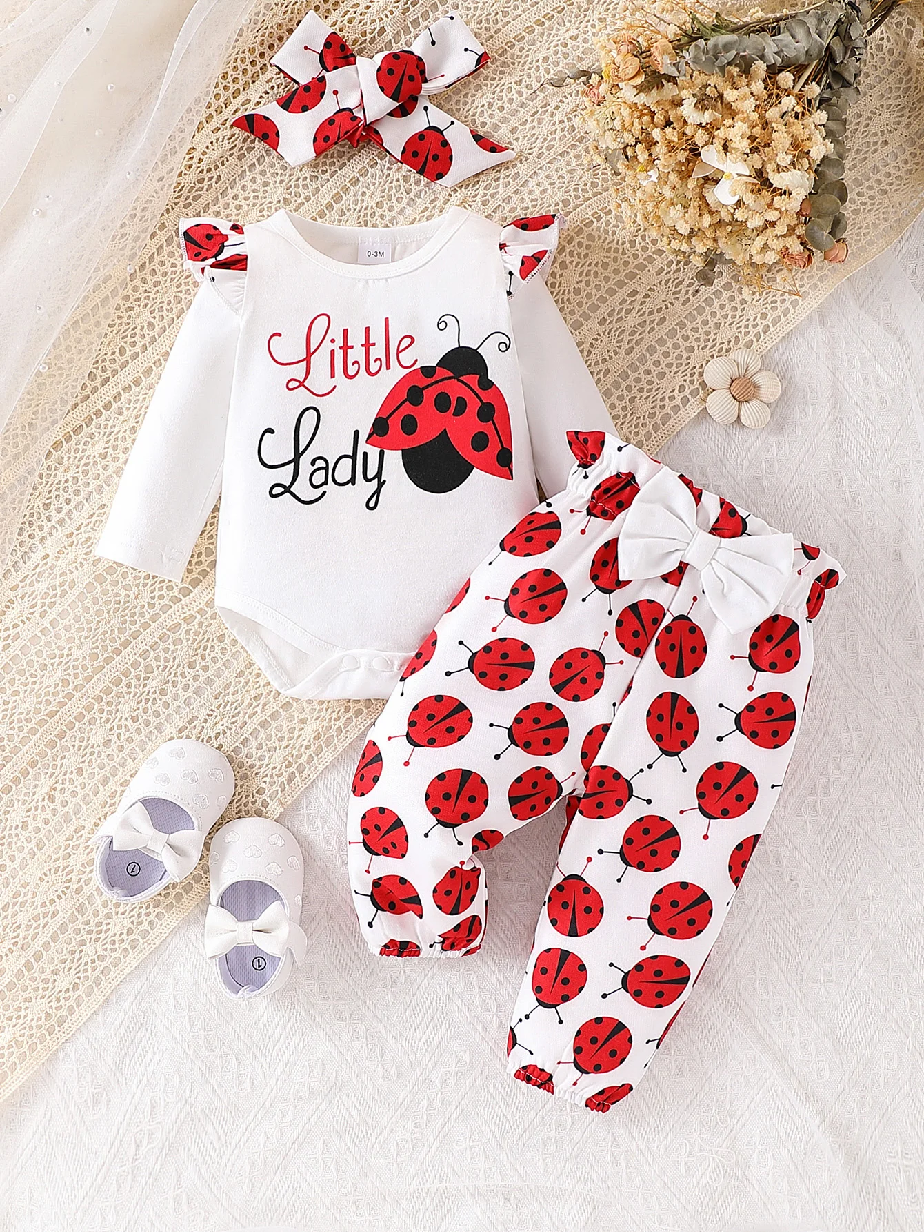 Conjunto de tres piezas con estampado de mariquita dulce para niña con diseño de encaje Conjunto de ropa infantil con patrón de mariquita completa