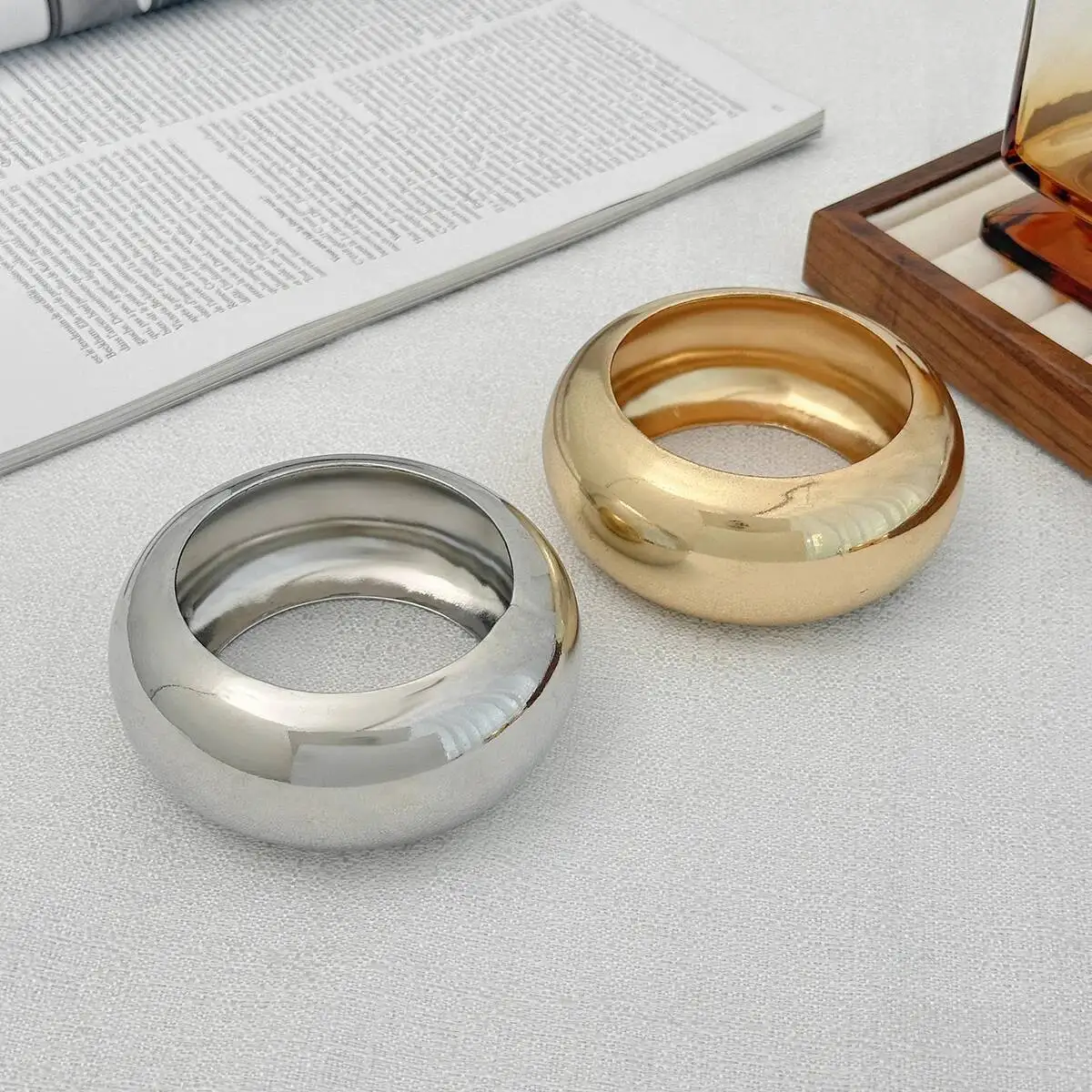 

Ingemark 2 Pcs/Set Punk Glossy Metal Round Big Bangles Women Exaggerated Smooth Surface Chunky Wide Bracelets Luxury Jewelry New