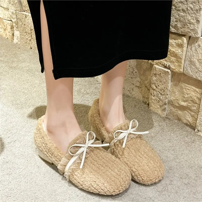 

New Women Flats Shoes Hand-Made Winter Women Loafers Round Toe Feather Decor Ladies Shoes Winter Plush Fur Insole Warm Sneakers