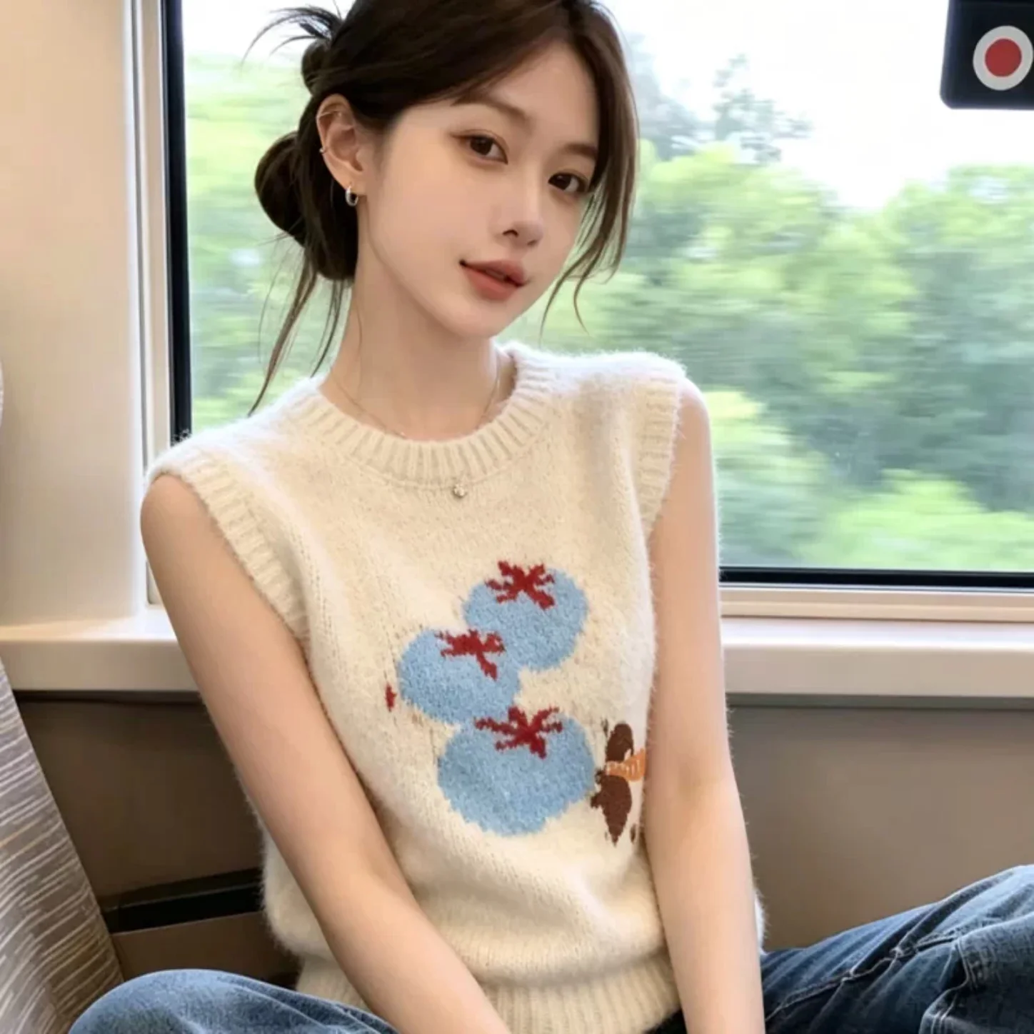 Autumn New Style Slimming Korean Cute Cartoon Embroidered Knitted Vest Sweater for Women