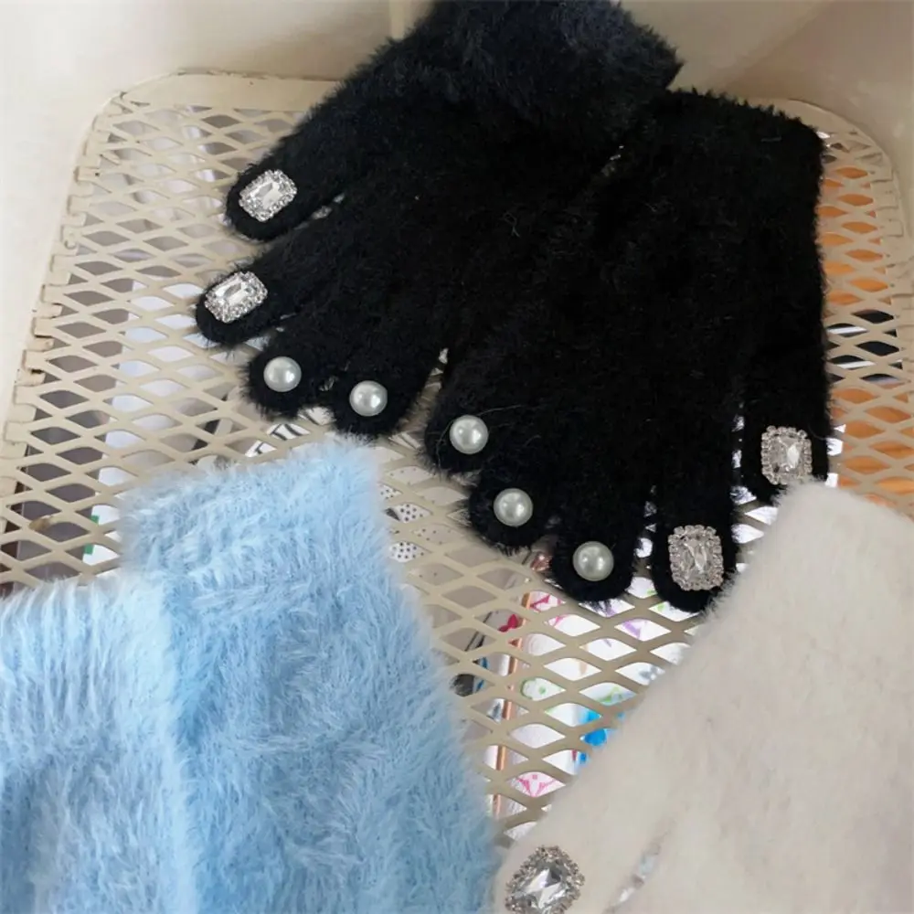 Kawaii Rhinestone Plush Knitted Gloves Pearl Nail Decoration Winter Velvet Gloves Wool Windproof Fluffy Mittens Ladies