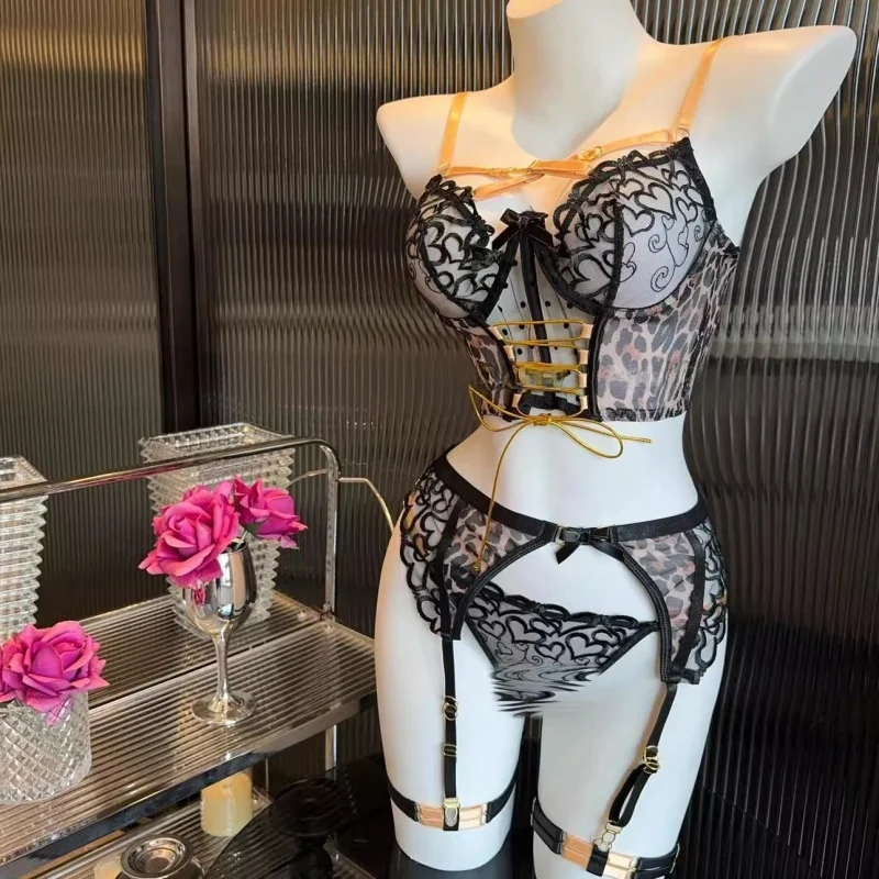 Nieuwe kanten luipaardprint borduurwerk gekruiste schouderband vierdelige set verzameld orm dames Dr polyester stof lente...