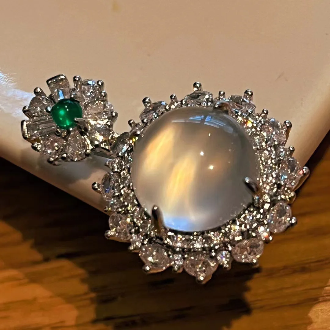 

New jadeite white ice light natural white chalcedony pendant agate pendant