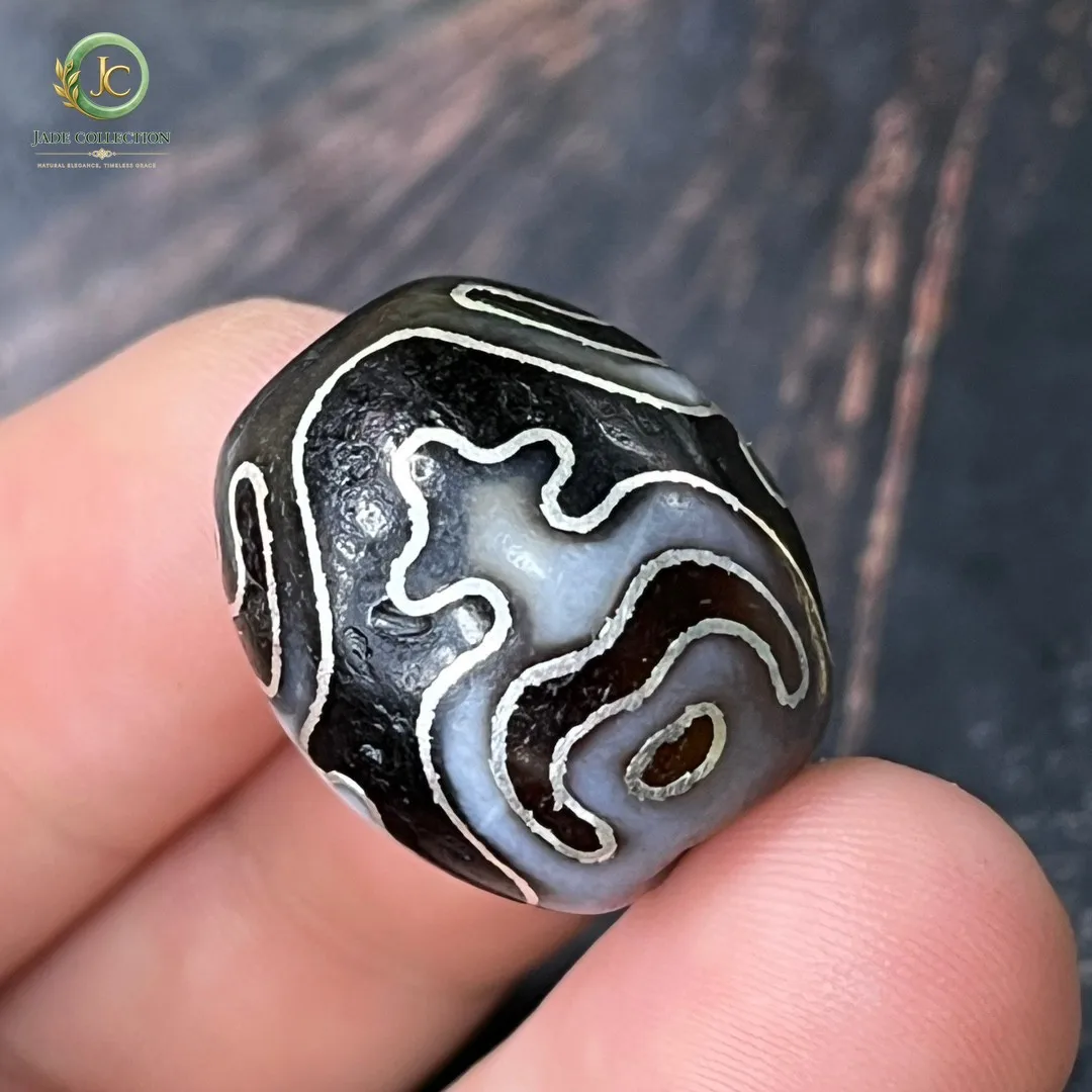 Tibetan Buddhism Agate Inlaid Silver Wire Aquarius Totem Dzi Bead Pendant m992