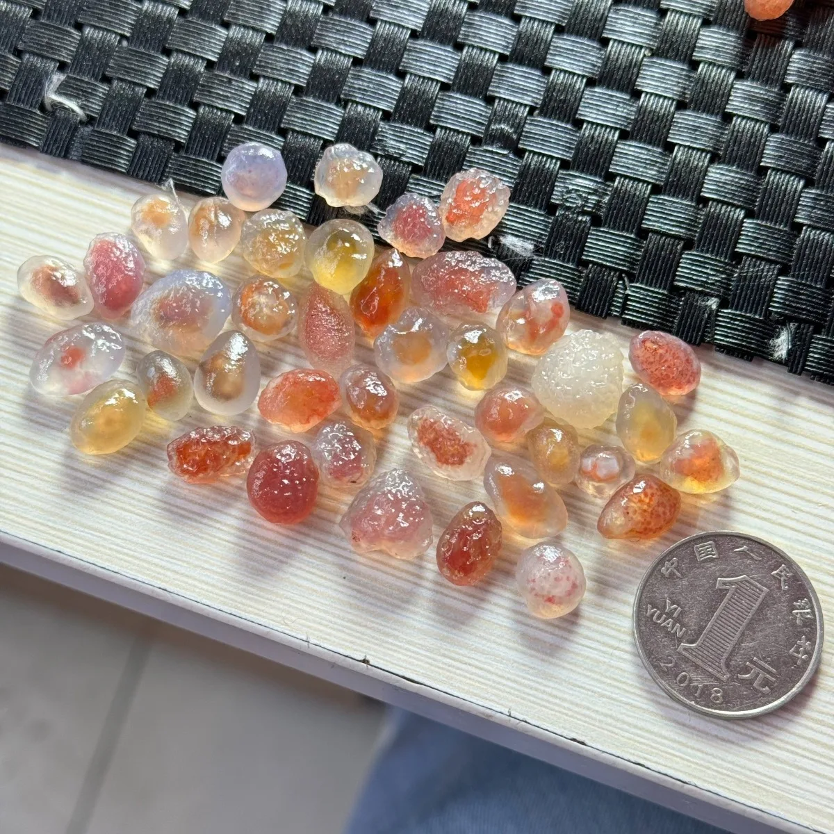 Translucent Beauty Palm Stone Alashan Agate, 5pcs Glass Vial Display, 10-15mm Unpolished, Wire Wrapping-Candy Agate