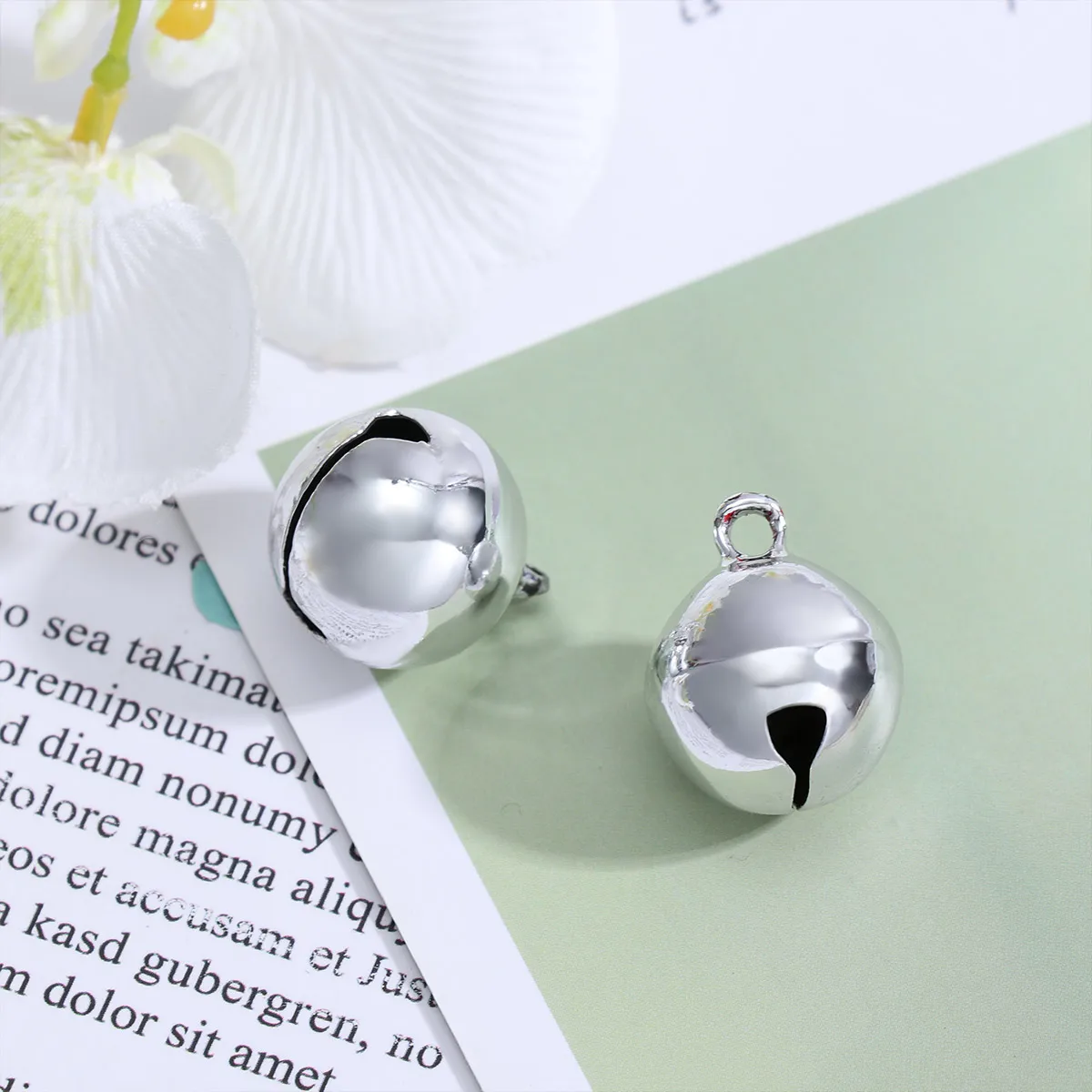 5PCS Pet Bells Charm Cat Collar Bells Cat Necklace Loud Wind Chimes Bell Pendants Metal Bell Christmas Bell Ornaments