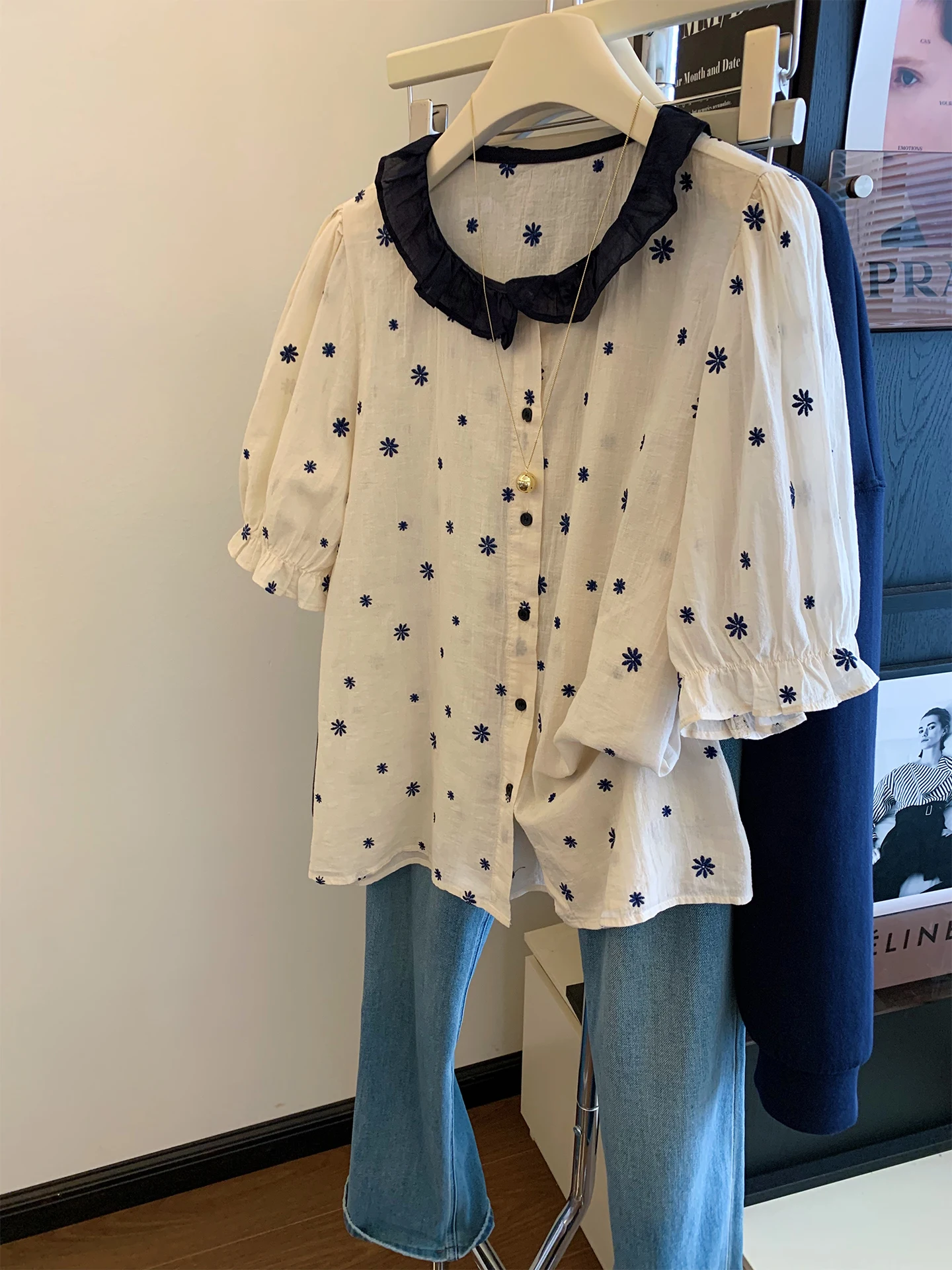 

Peach Blossom Color Embroidered Doll Collar Bubble Sve irt Women's Faion Unique High-End Feelings Summer New Sle Top