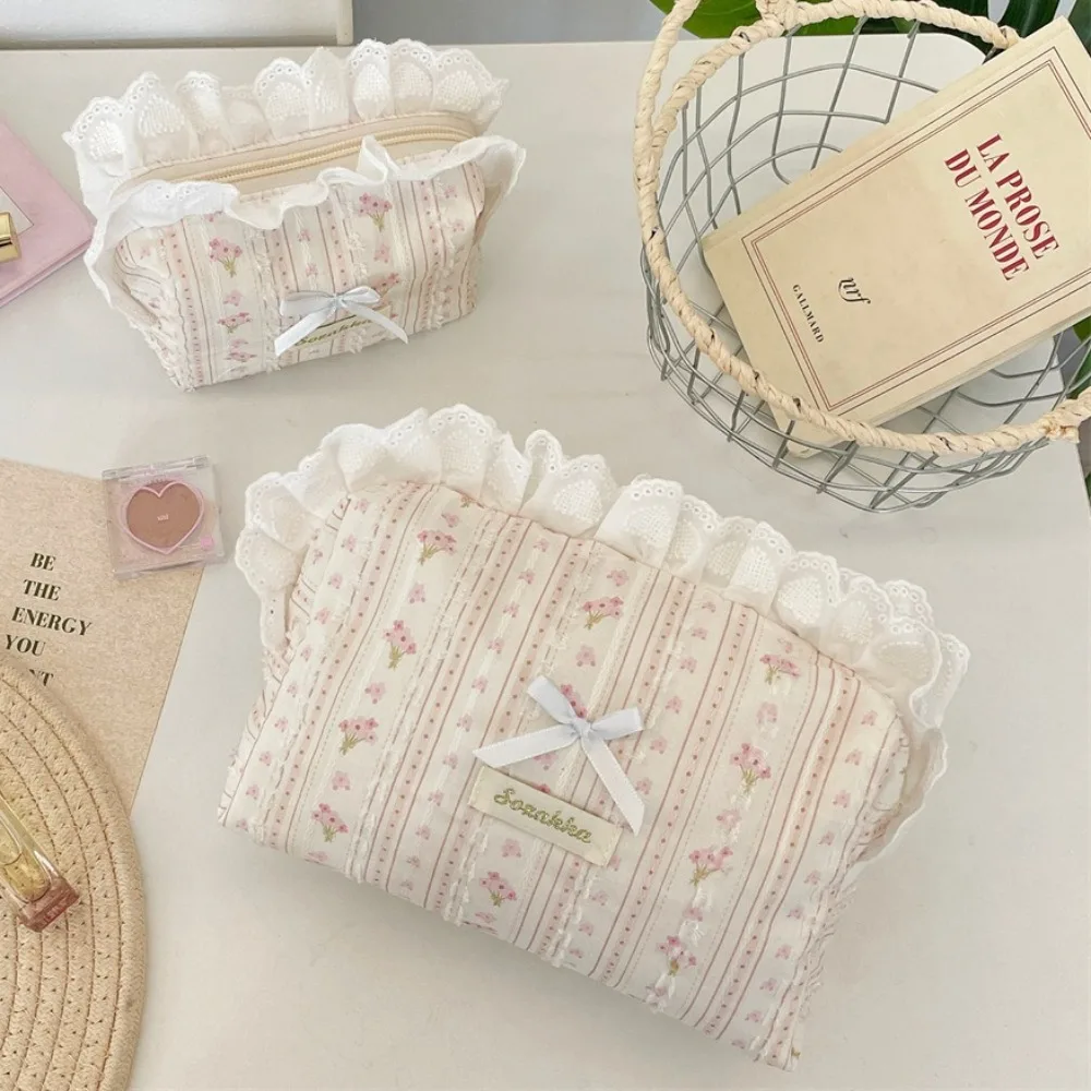 Kawaii Fresh Small Flower Striped Makeup Bag with Lace Edge and Bow, Portable Zipper Storage Pouch for Travel Skincare Sundries