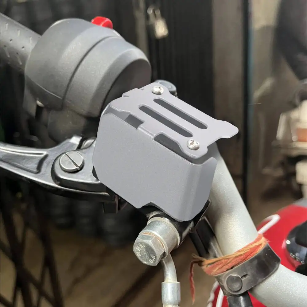 

For Speed400 Scrambler400X Front Brake Fluid Reservoir Tank Guard Brake Master Cylinder Protector Cover Speed Scrambler 400X