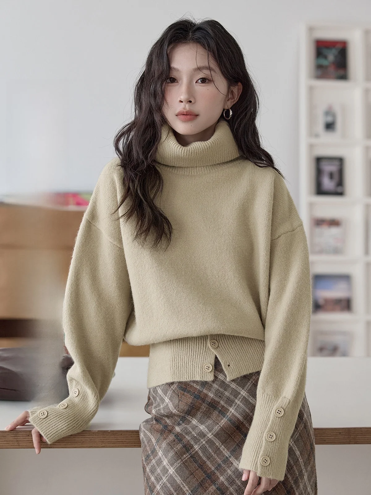 

Стильный женский свитер с высоким воротником цвета хаки, универсальный, свободного кроя, с длинными рукавами, укороченный, для повседневной носки, новинка весенней коллекции