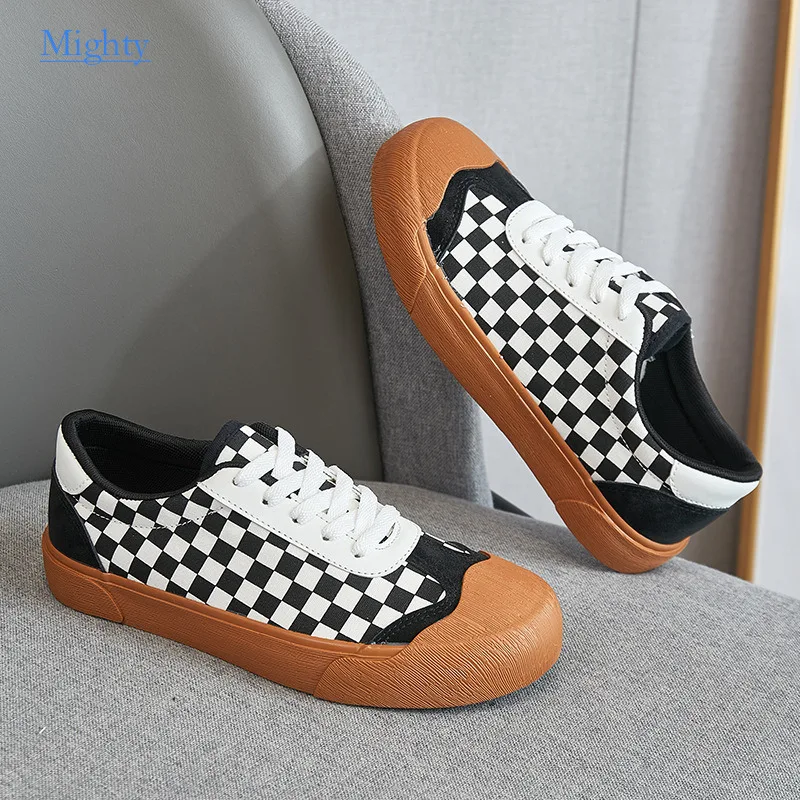 

2024 Casual Men's Women's Board Flat Korean Version Retro Checkerboard Plaid Canvas Female Shoes Students Match Women Sneakers