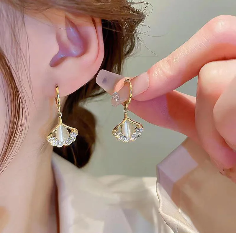 Elegant Crystal Zircon Ginkgo Leaf Earrings for Women Trendy Korean Opal Leaves Pearl Drop Earring Girls Party Wedding Jewelry