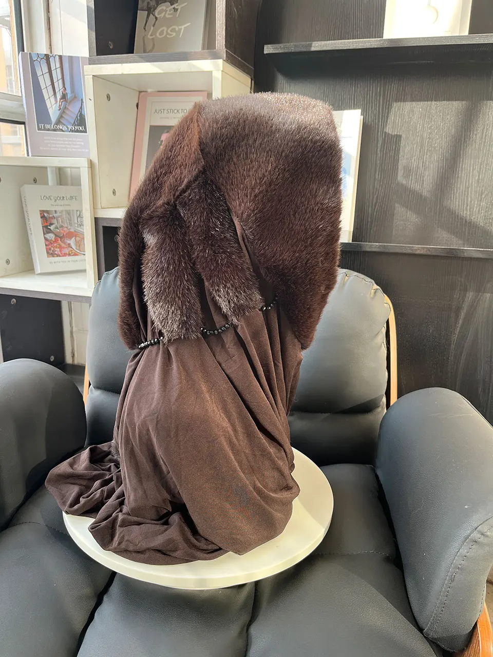 Kunstnerzfell-Mütze mit Kapuze für Damen, Winter-Wärme, Luxuriöser Vollpelz-Kunstnerzschal, Stilvolle Modische Damen-Outdoor-Kopfbedeckung – Detail 2