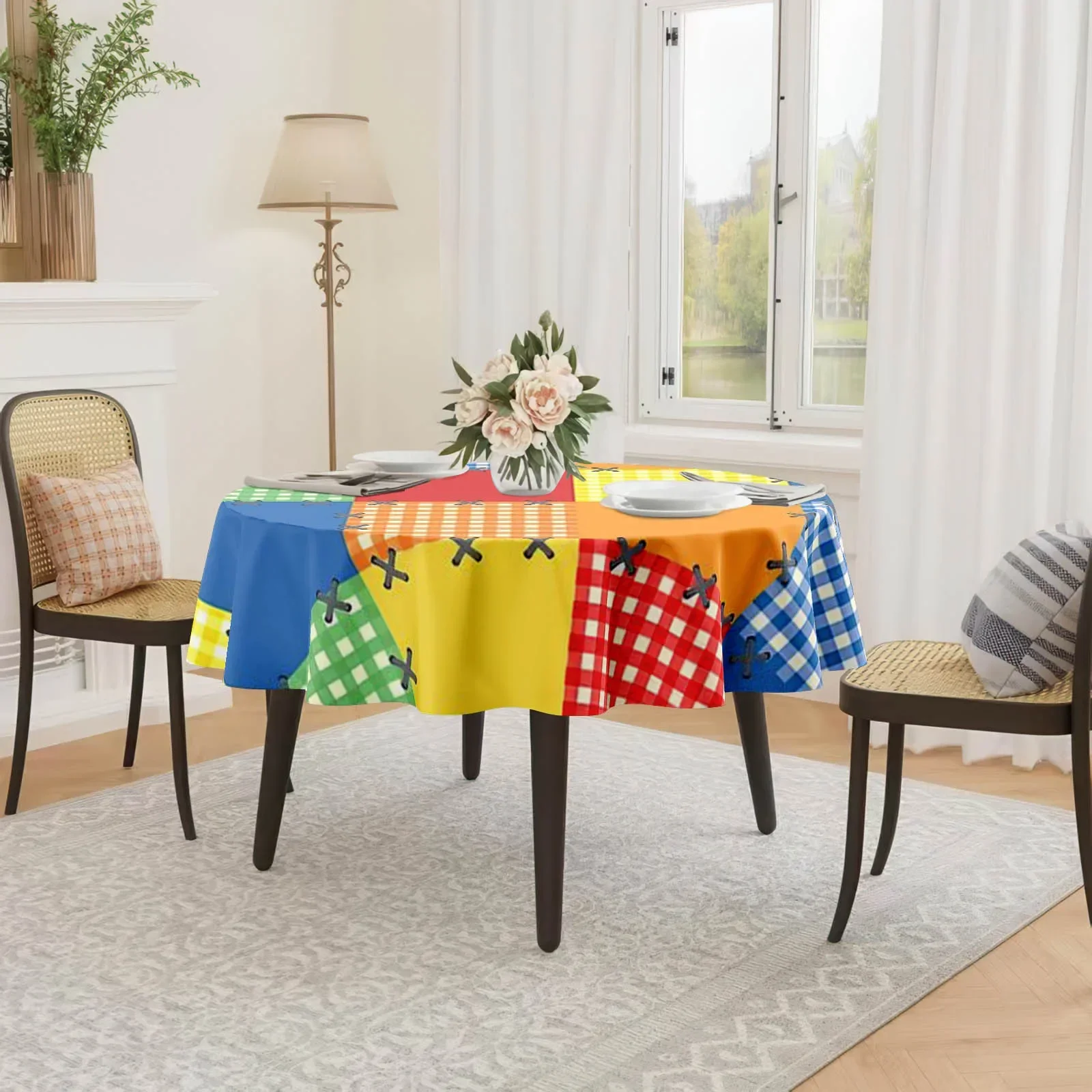1PC is composed of colorful checkered fabric pieces sewn together. It is a printed tablecloth and a festive item.xzj
